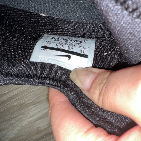 Lebron James basketball sneakers size 6.5 - Picture 9 of 9